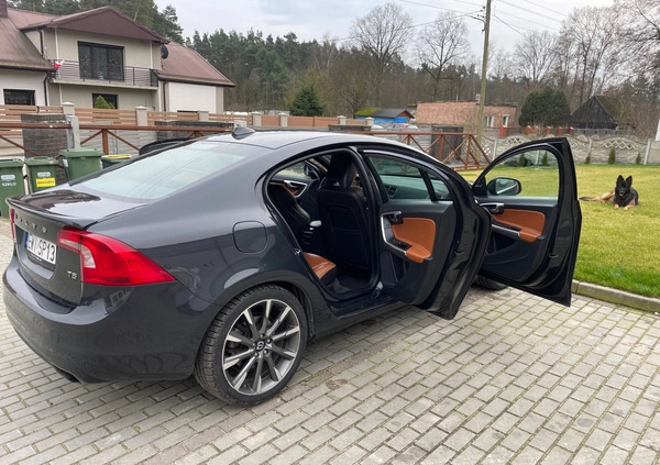 Volvo S60 cena 55555 przebieg: 156000, rok produkcji 2015 z Wieluń małe 92